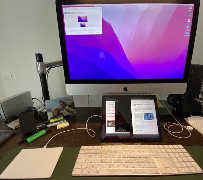 Immagine della configurazione iMac 27” ed iPad Pro 2018 12.9 - Scusa la confusione della scrivania 😅