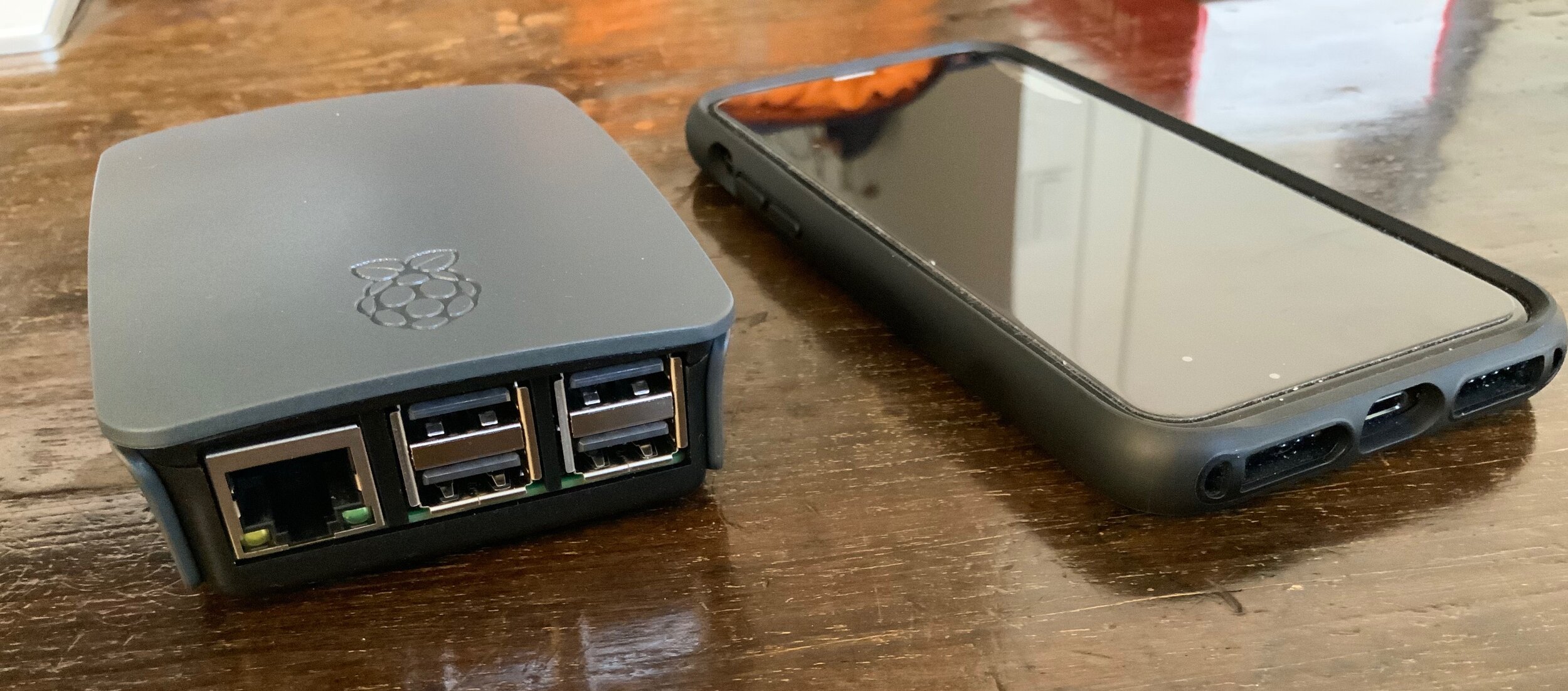  Raspberry Pi e iPhone 11 Pro a confronto 